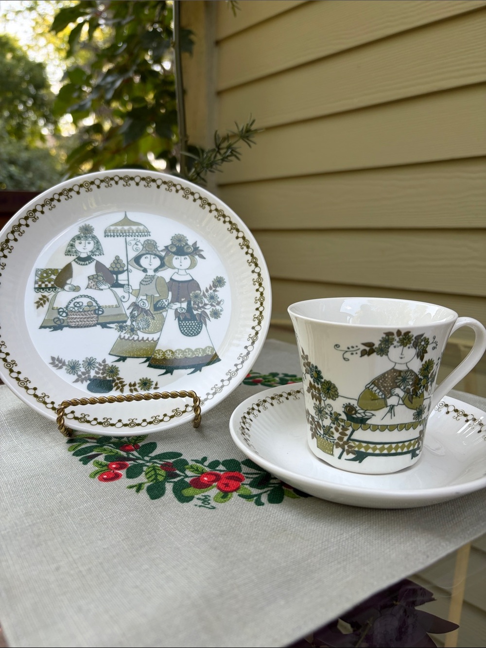 Vintage 60s Figgio Flint Norwegian dishes